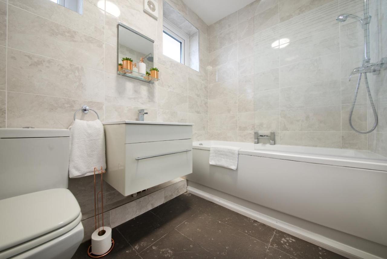 Gorgeous Manchester Home With Garden & Parking Dış mekan fotoğraf
